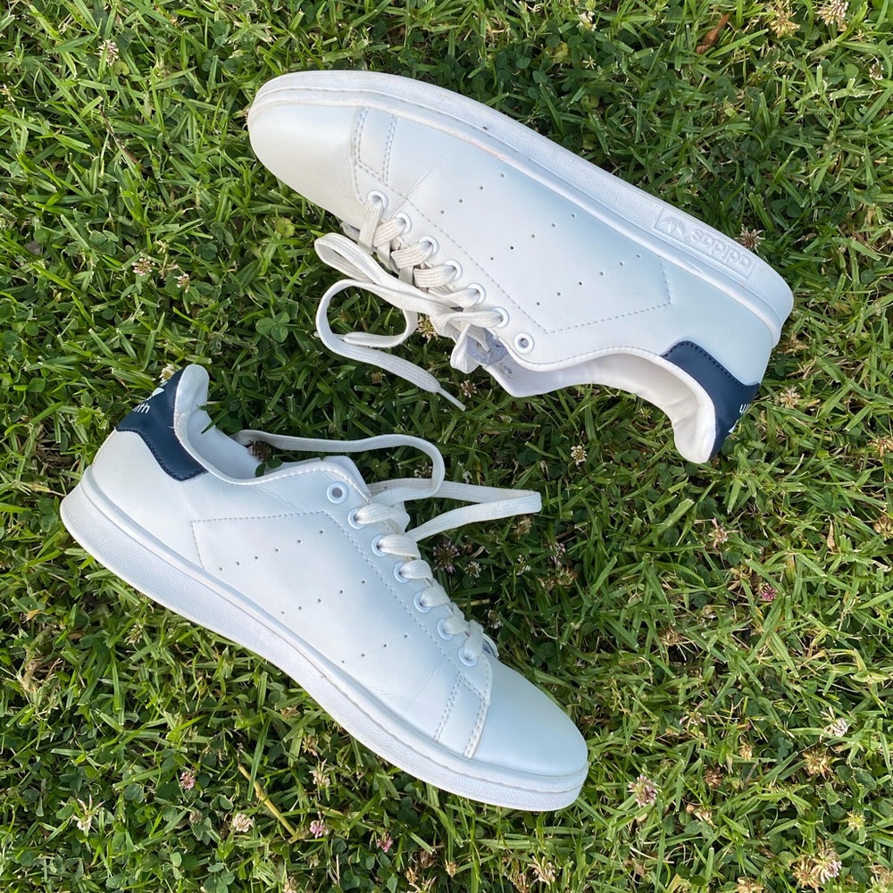 Navy Adidas Stan Smiths